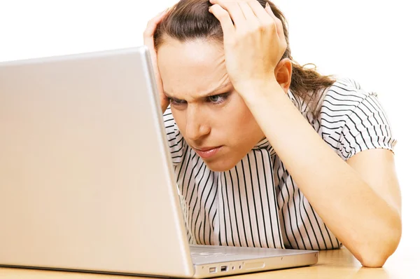 Mulher tem problema com laptop — Fotografia de Stock