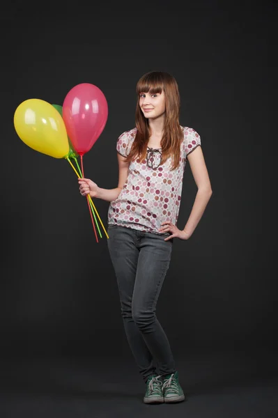Портрет девушки с воздушными шарами — стоковое фото