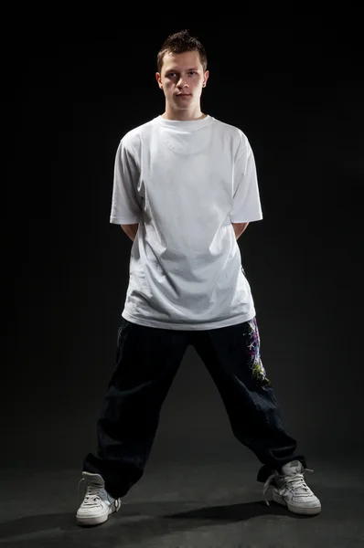 Breakdancer em t-shirt branca — Fotografia de Stock