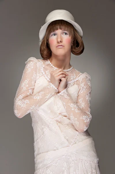 Mulher elegante em chapéu — Fotografia de Stock