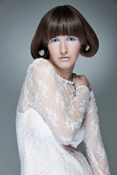 Mode portret van vrouw met kapsel — Stockfoto