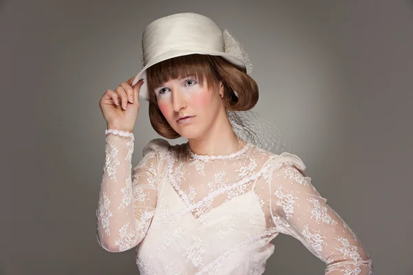 Portret van vrouw in hoed — Stockfoto
