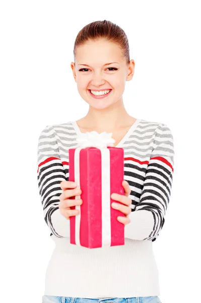 Счастливая женщина с подарком — стоковое фото
