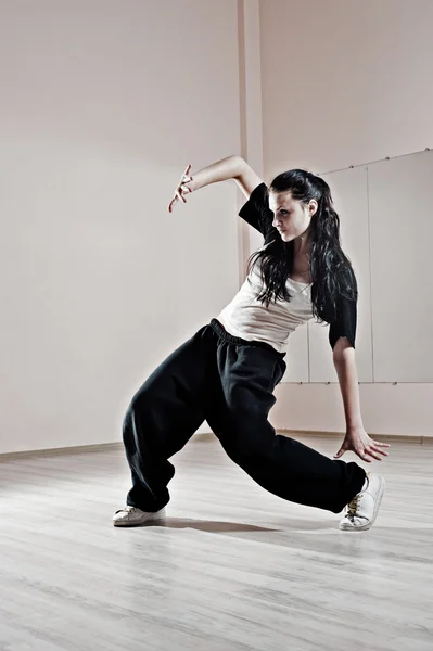 Atraente breakdancer em movimento — Fotografia de Stock