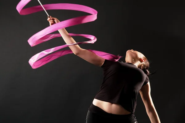 Гімнастка з рожевою стрічкою — стокове фото