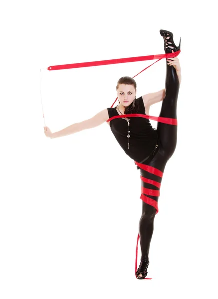 Retrato de mulher flexível com fita vermelha — Fotografia de Stock