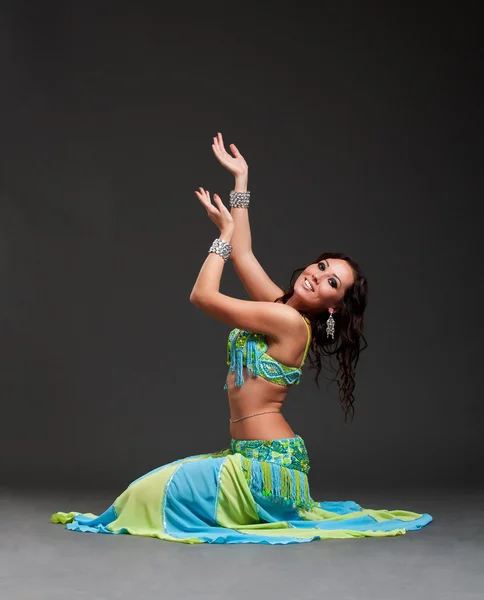 아름 다운 동양의 댄서 — 스톡 사진