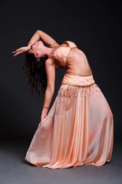 Woman dancing belly dance — Stock Photo, Image