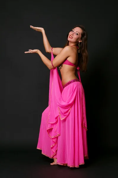 Young belly dancer — Stock Photo, Image