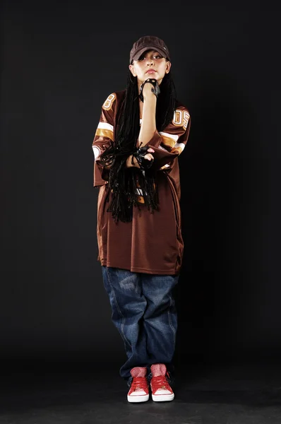 Stylowy hip-hop dziewczyna z dredy — Zdjęcie stockowe