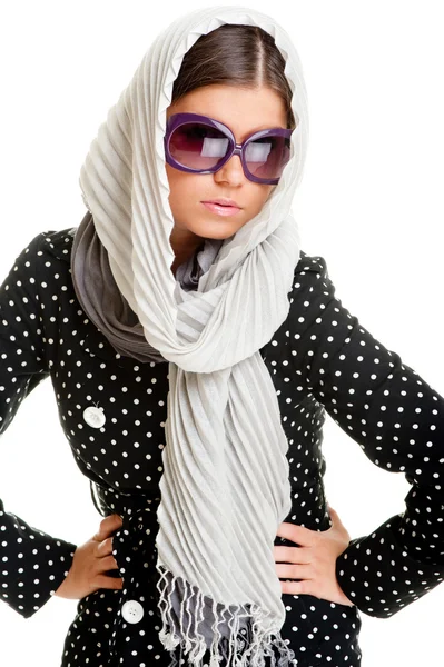 Mulher glamour em lenço de cabeça — Fotografia de Stock