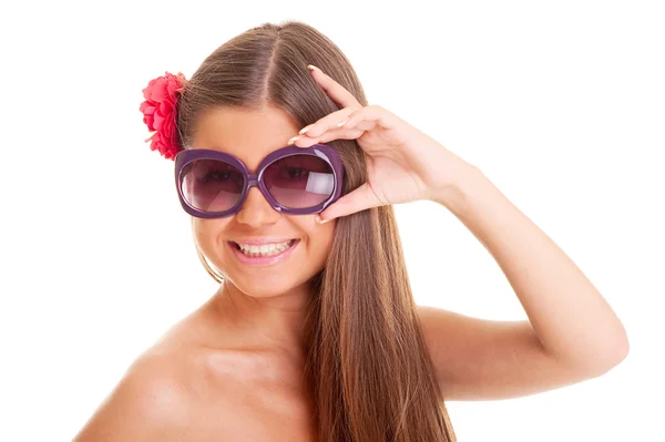 Glad solbränd tjej solglasögon — Stockfoto