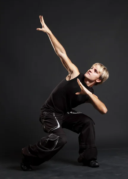 Hip-hop casual breakdancer posando — Fotografia de Stock