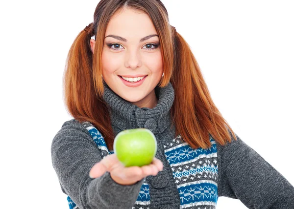 Mulher muito sorridente segurando maçã verde — Fotografia de Stock