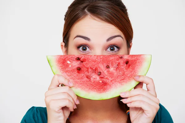 Frau mit Scheibe Wassermelone — Stockfoto