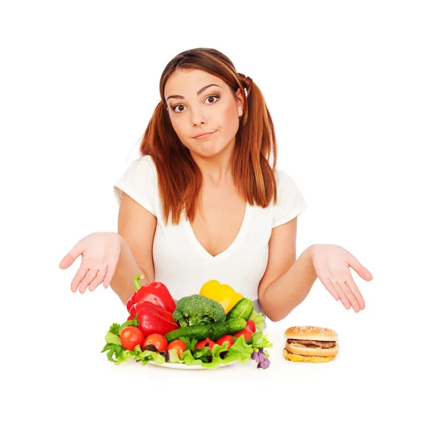 Жінка з овочами і гамбургер — стокове фото