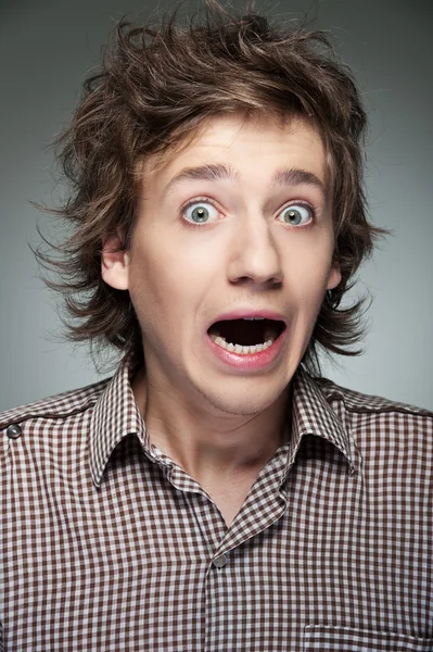 Porträtt av chockad kille — Stockfoto