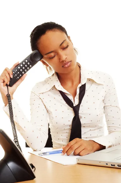 Mujer fatigada con teléfono — Foto de Stock