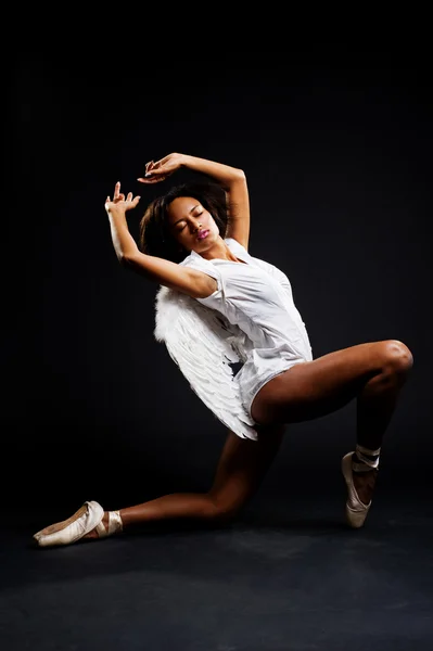 Грациозная балерина — стоковое фото