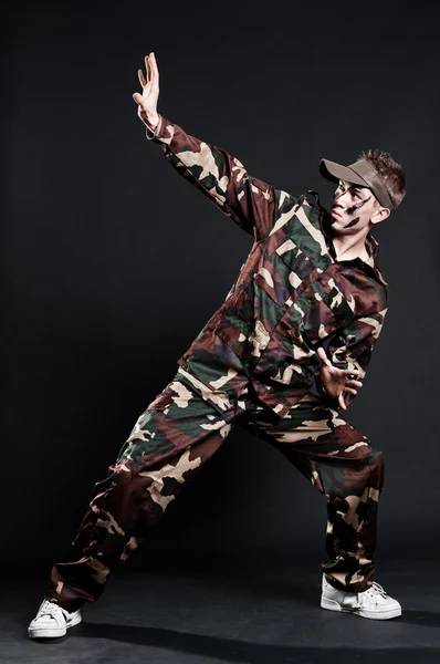 Dancer in camouflage — Stock Photo, Image