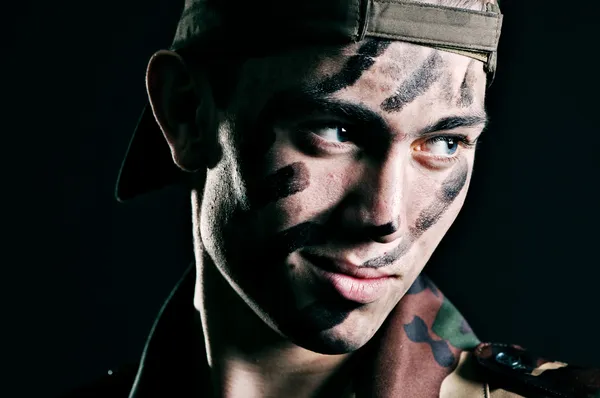 Лицо молодого солдата — стоковое фото