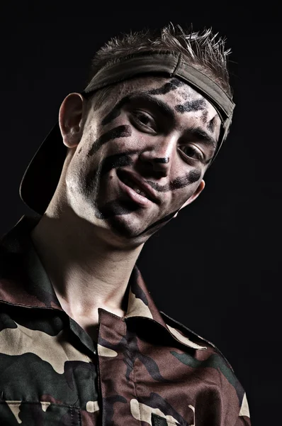 Smiley jonge soldaat — Stockfoto