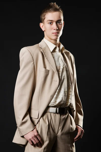 Giovane uomo d'affari in abito beige — Foto Stock