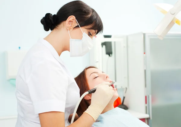 Dentista en el trabajo — Foto de Stock