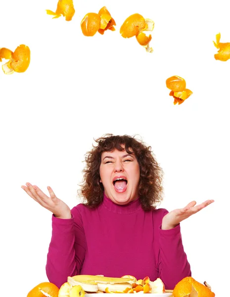 Donna felice con frutta — Foto Stock