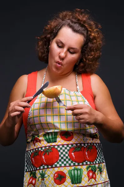胖女人想要吃苹果 — 图库照片