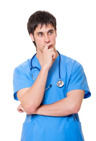 Fundersam läkare i blå uniform — Stockfoto