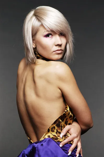 Modelo de glamour com costas nuas — Fotografia de Stock