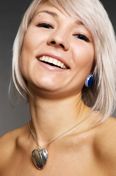Portrét šťastné blond — Stock fotografie