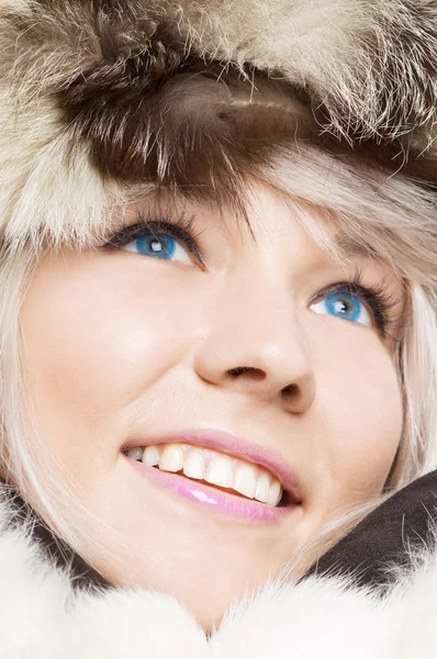 Woman in furs with blue contacts — Stock Photo, Image