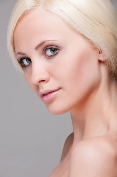 Szczegół portret pięknej blondynki — Zdjęcie stockowe