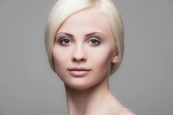 Beautiful blonde over grey background — Stock Photo, Image
