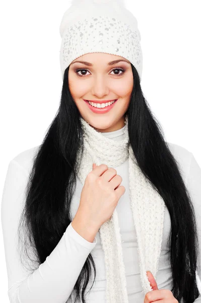 Mulher sorridente bonita em chapéu branco — Fotografia de Stock