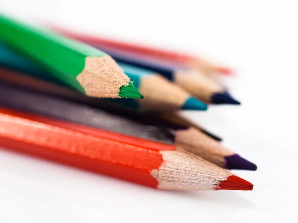 Închiderea Unui Creion Roșu Verde Creioane Suplimentare Fundal — Fotografie, imagine de stoc