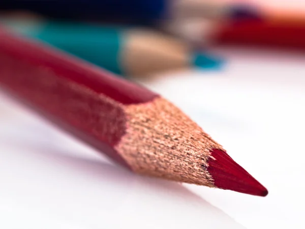 Gros Plan Crayon Couleur Rouge Avec Des Crayons Supplémentaires Arrière — Photo