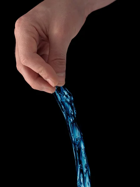 Mão Derramando Água Clara Com Fundo Preto — Fotografia de Stock