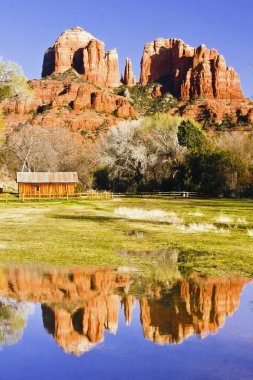 sedona, arizona yakınlarında katedral kaya.