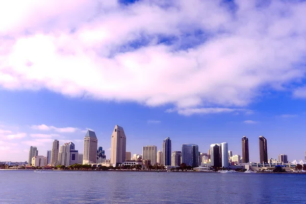 Cidade de San Diego Skyline ao longo do porto — Fotografia de Stock