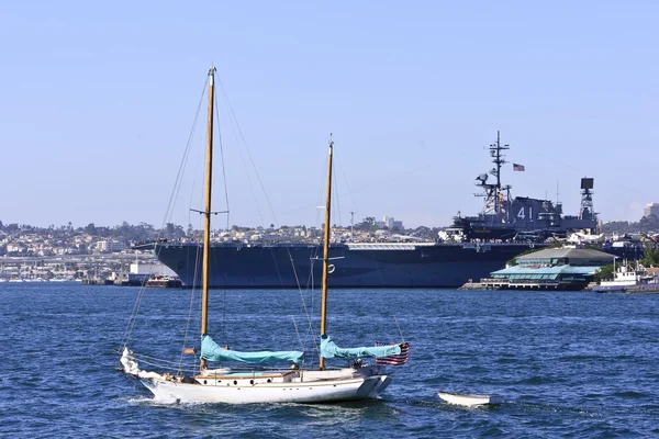 Barca sulle acque della baia di San Diego — Foto Stock
