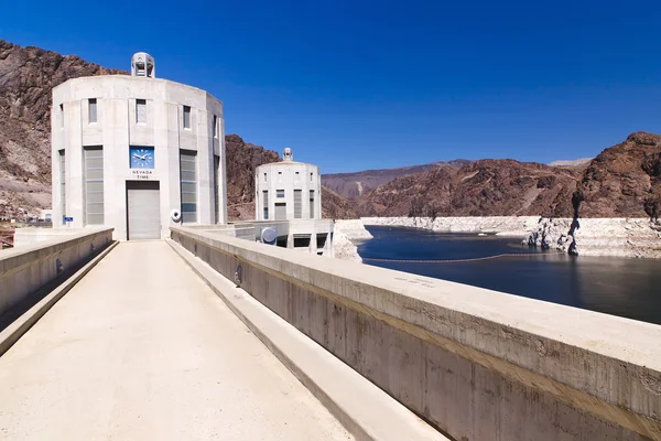 Represa Hoover y torres de toma de agua — Foto de Stock
