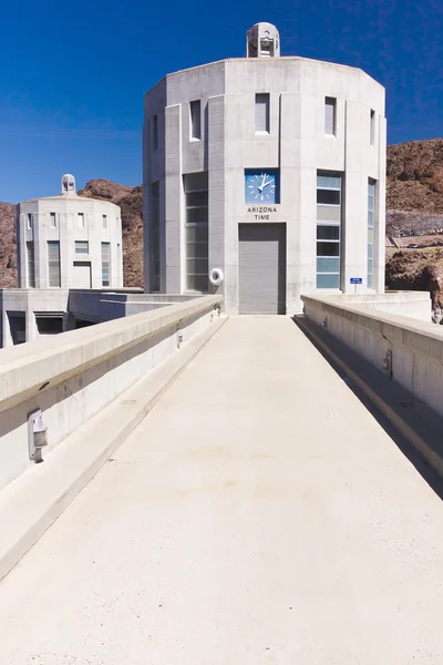 Hoover dam a vody příjem věže — Stock fotografie