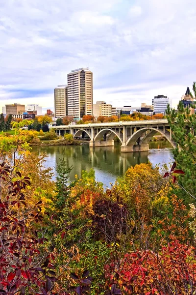 Herbstfarben an der Breiten Brücke — Stockfoto