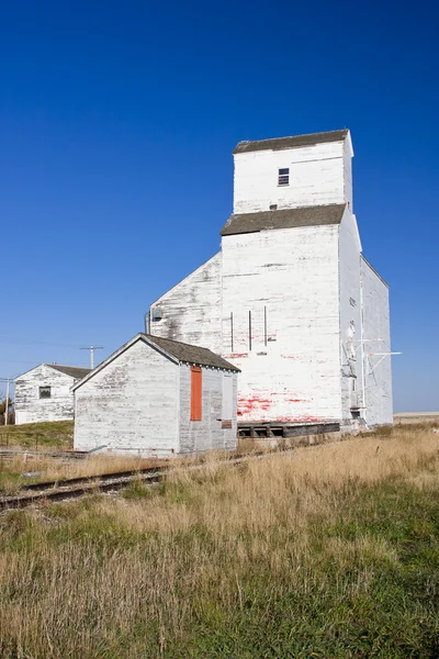 Старый зерновой лифт — стоковое фото