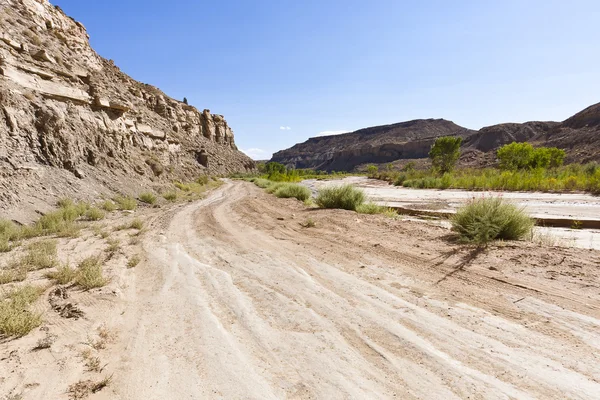砂漠のコットンウッド渓谷の道のオフロード — ストック写真