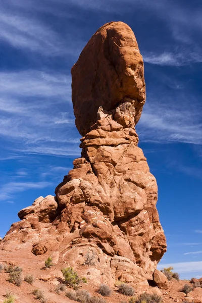 Сбалансированная скала в Национальном парке "Арки" — стоковое фото