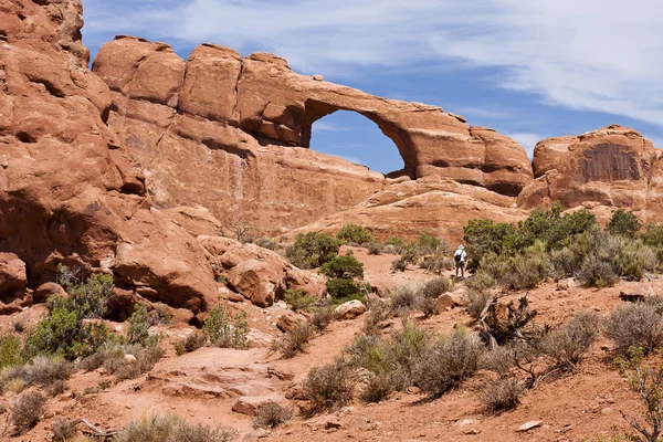 Arco del horizonte en el parque nacional de arcos — Foto de Stock